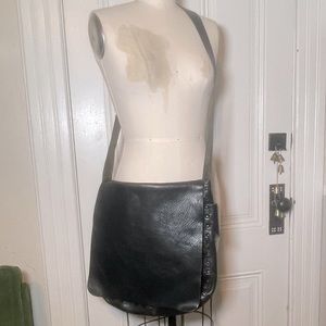 Cydwoq 100 % Leather Bag